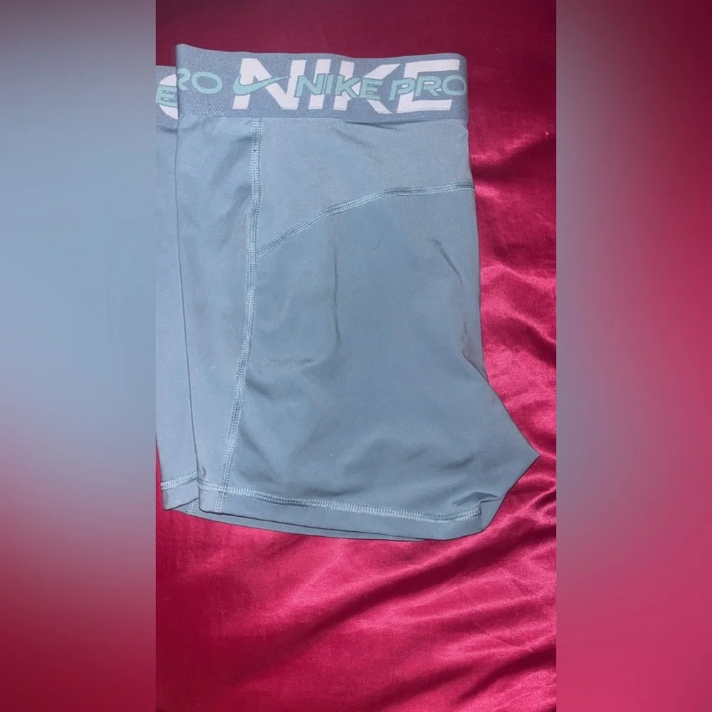 Nike Pro Red Athletic Shorts - Picture 4 of 4